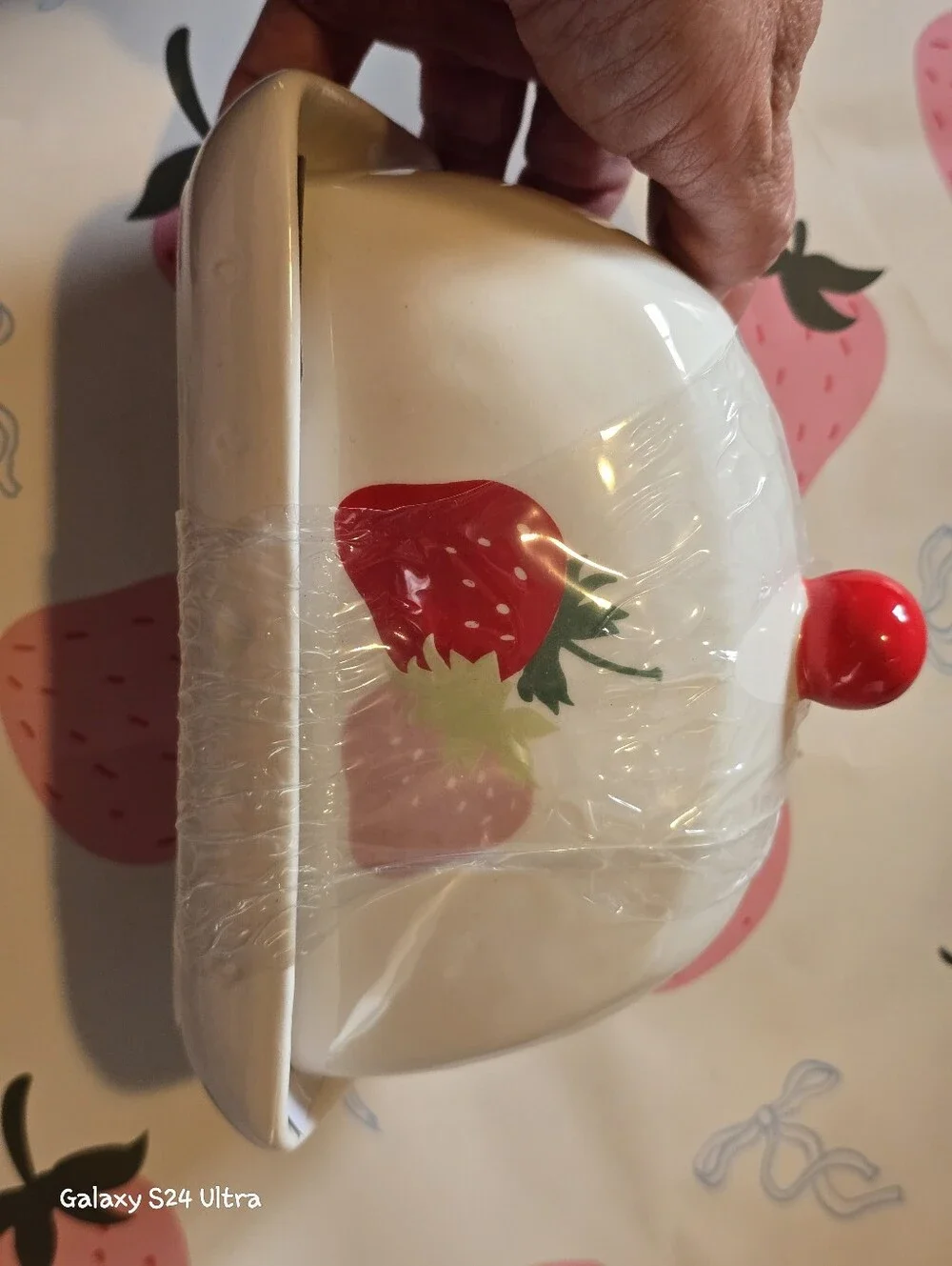 Strawberry 🍓 Decor Ceramic Butter Container With Lid NEW